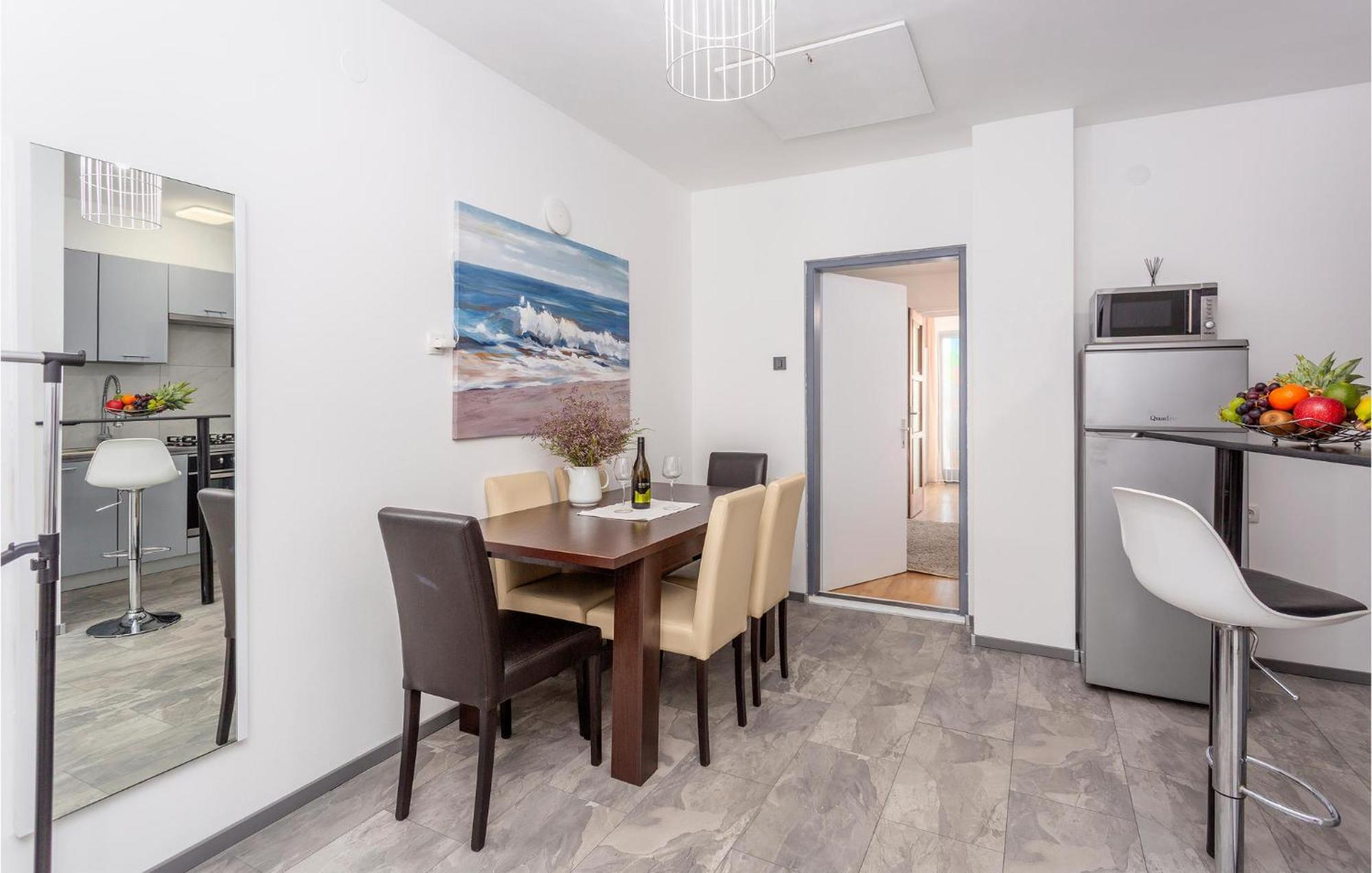 Beautiful Apartment In Malinska With Kitchen Exteriör bild